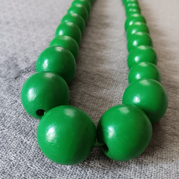 Vintage Chunky Large Wood Bead Necklace Green Wooden Round Ball Beaded 80s Vibes - Picture 7 of 7